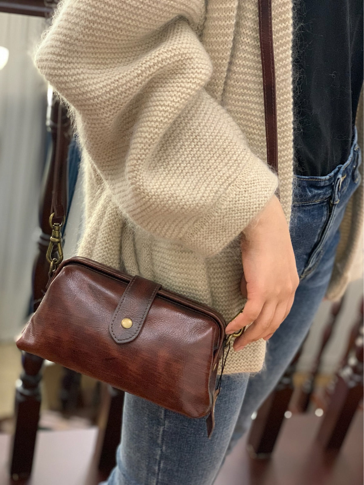 Cowhide Leather Clip Crossbody Clutch Pouch For Women – iLeatherhandbag