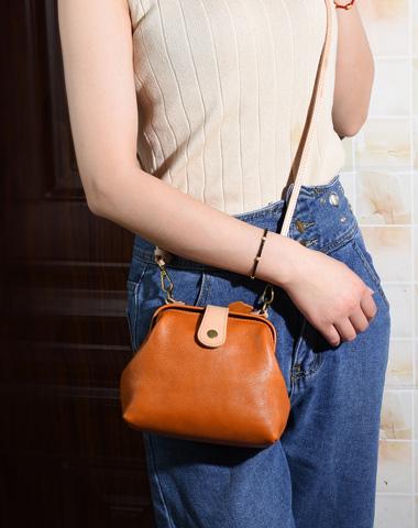 Vintage Womens Brown Leather Mini Doctor Shoulder Purses Brown Doctor Crossbody Purses for Women